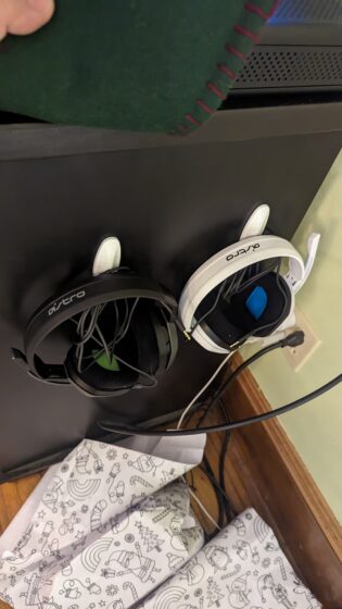 headphone hangers